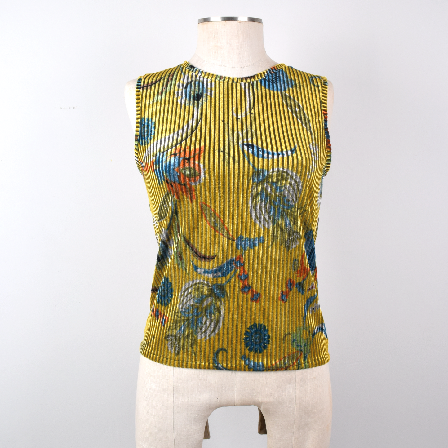 Top Velvet Dorada con Flores