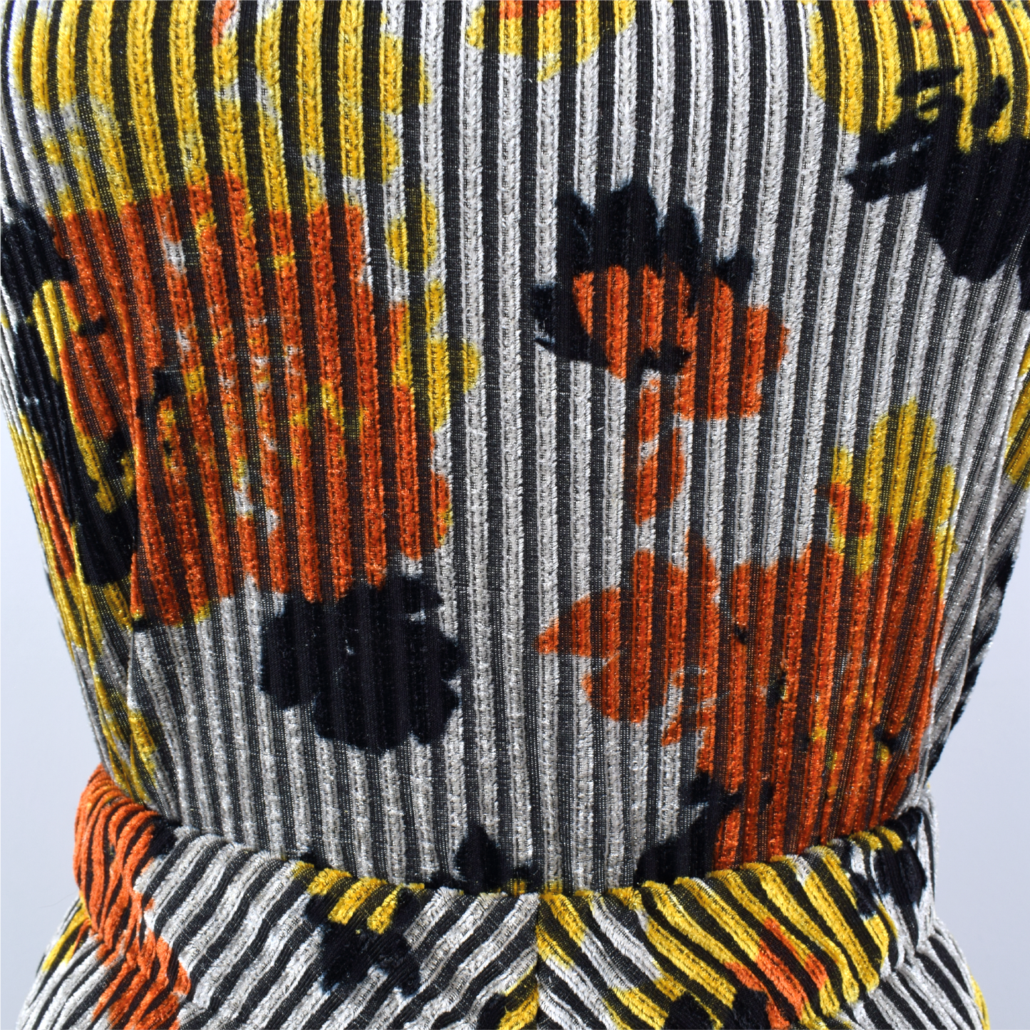 Top Velvet Plateada con Flores