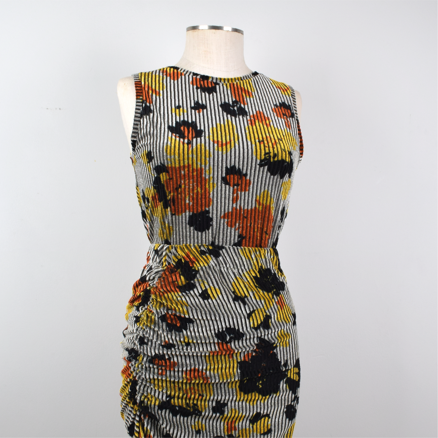 Falda Velvet Plateada con Flores