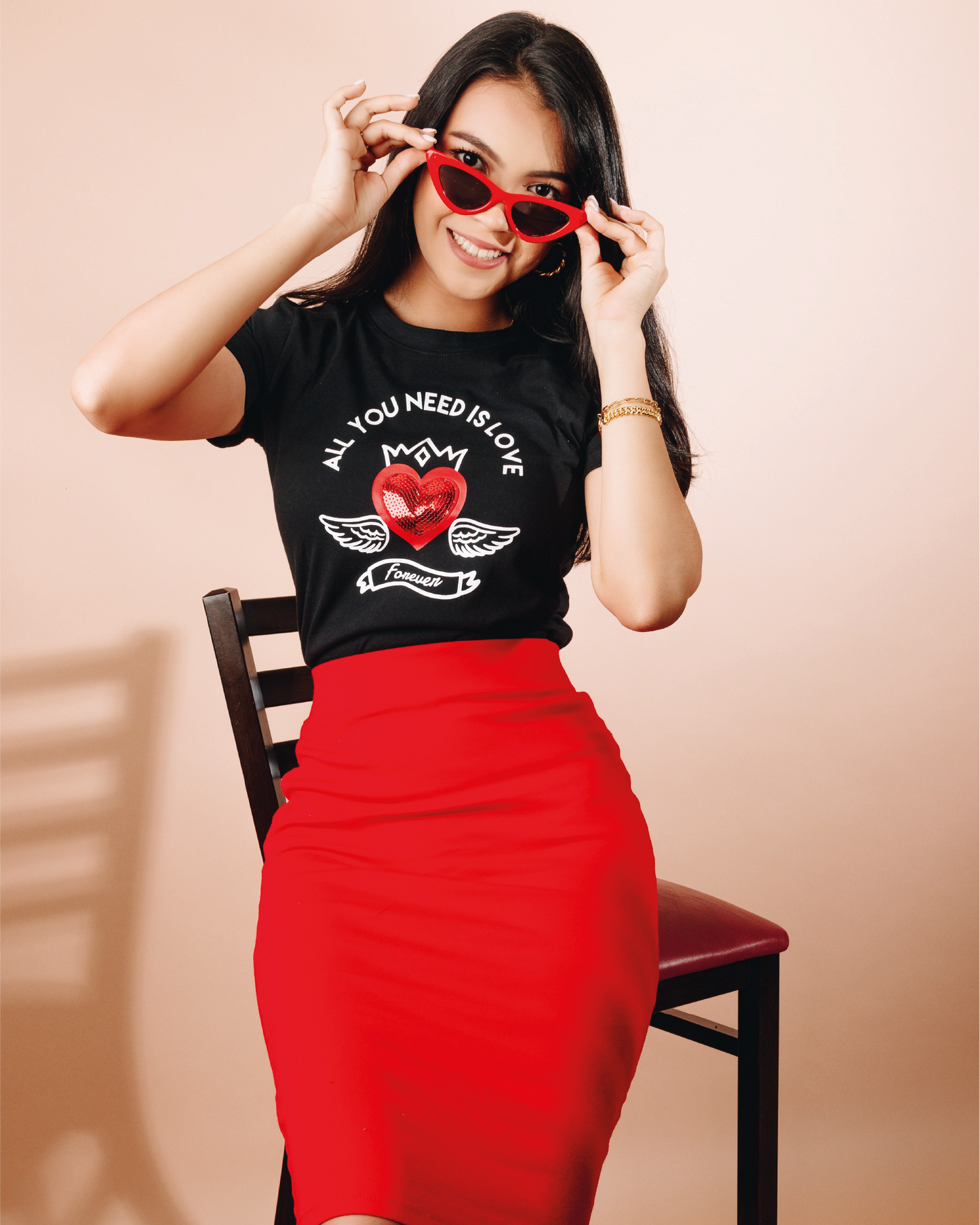 All you need is love camiseta corazón lentejuelas