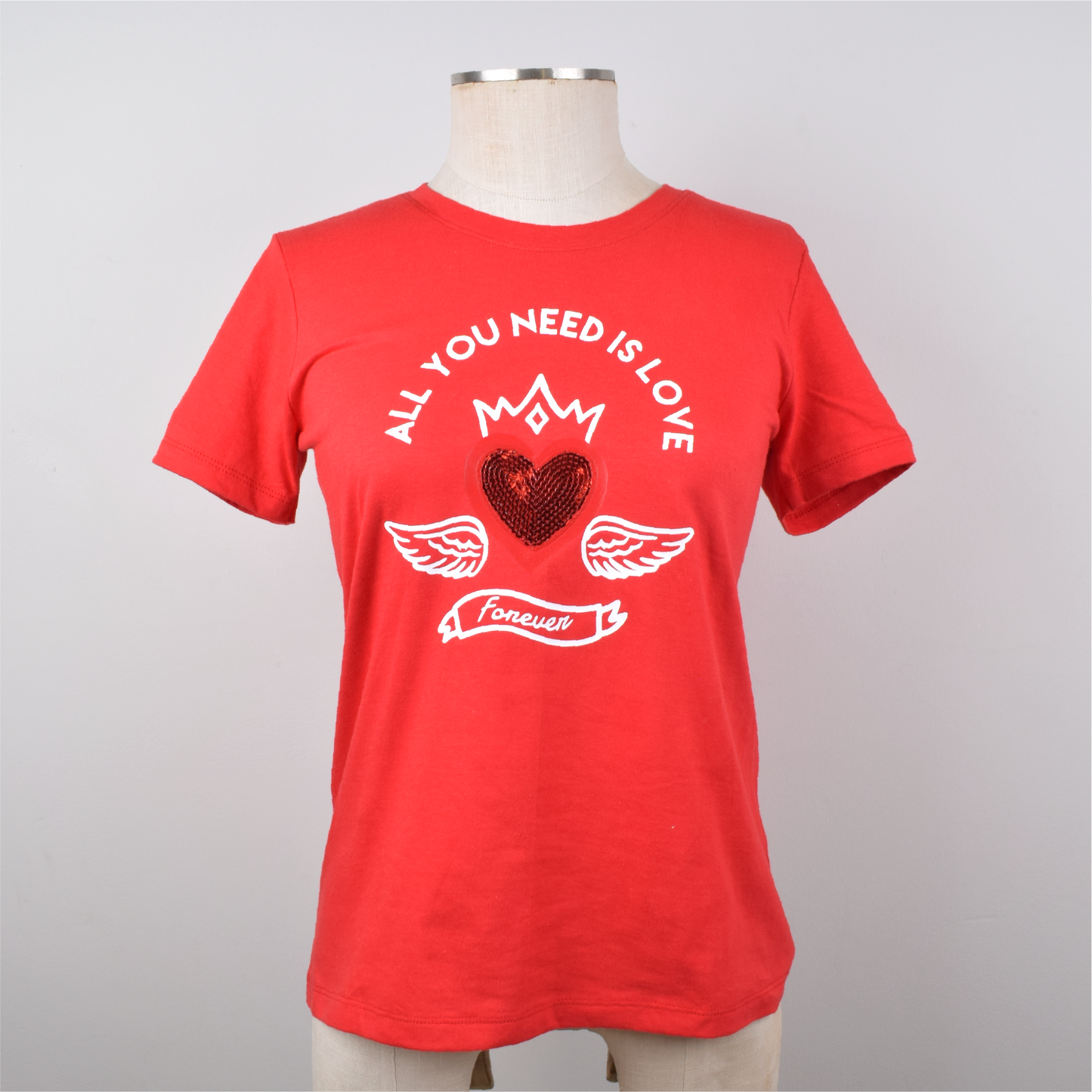 All you need is love camiseta corazón lentejuelas