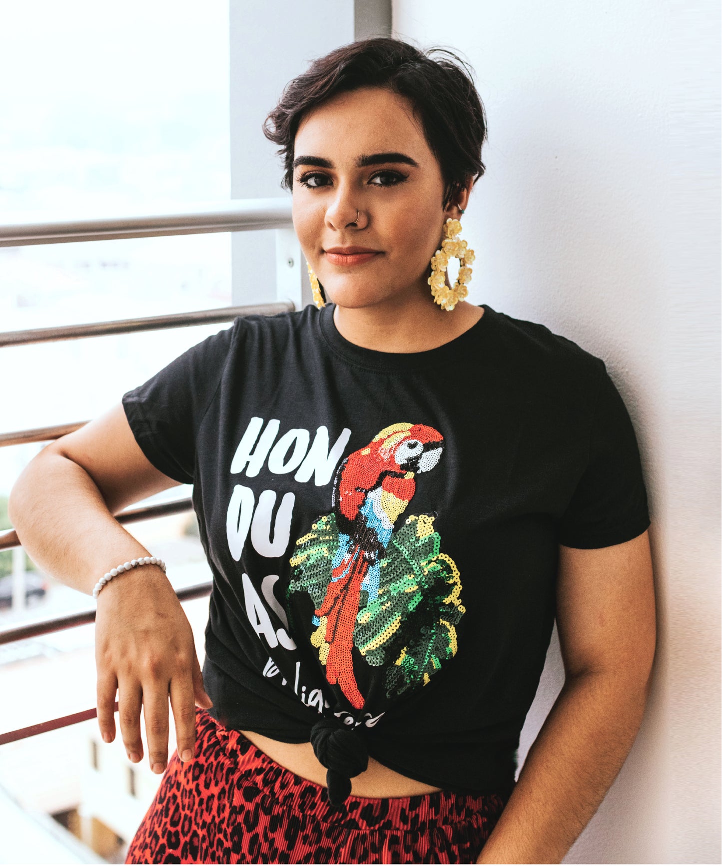 Pródiga Tierra Guacamaya Lentejuelas Camiseta Mujer