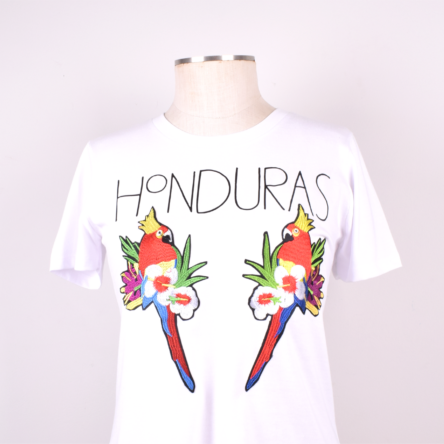 Guacamayas Bordadas Honduras Camiseta Mujer
