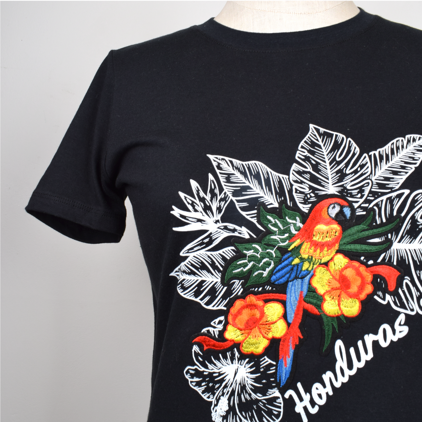 Guacamaya Tropical Bordada Honduras Camiseta Mujer