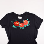 T-Shirt Rosas Bordadas Cuello