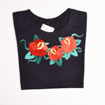 T-Shirt Rosas Bordadas Cuello
