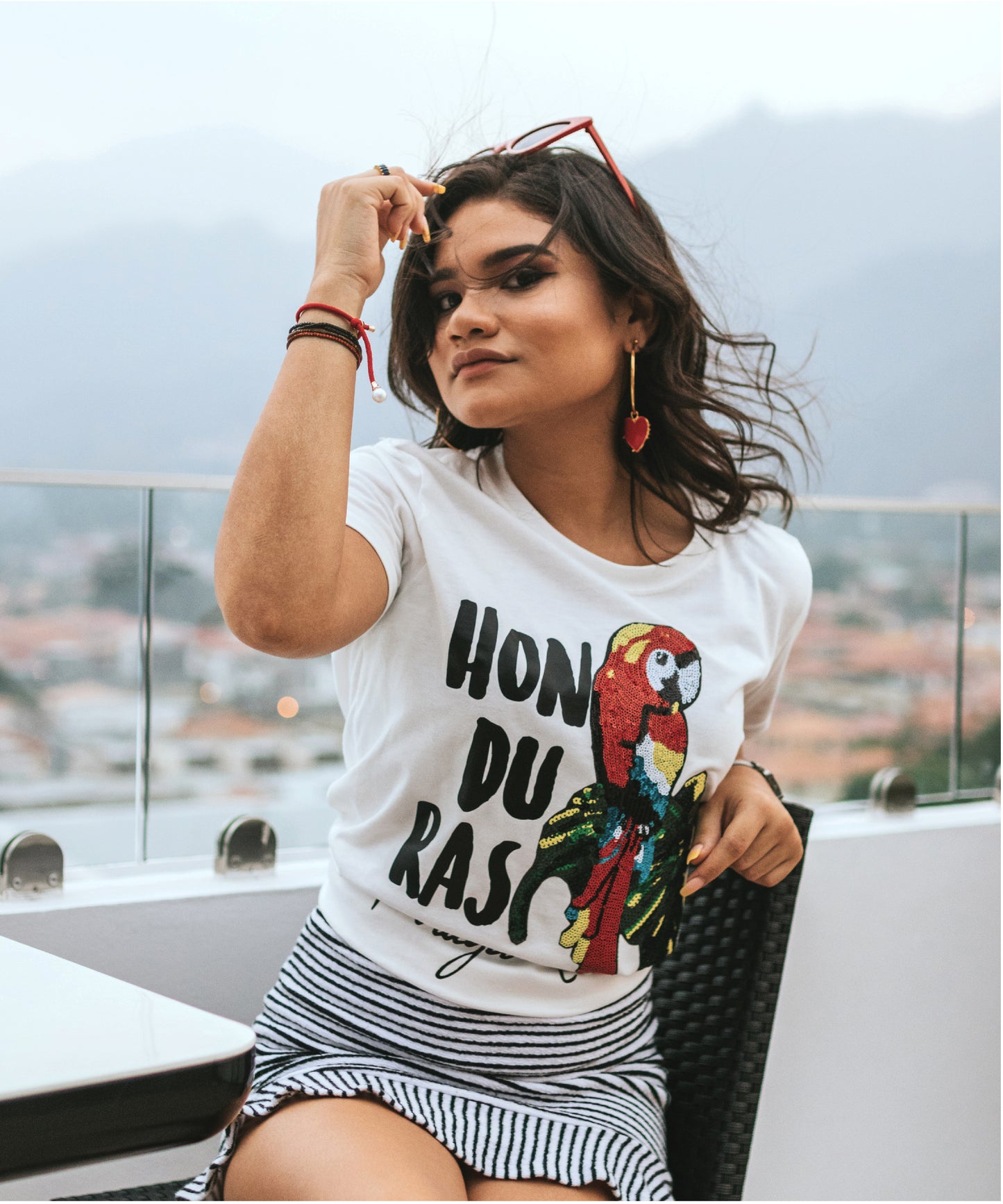 Pródiga Tierra Guacamaya Lentejuelas Camiseta Mujer